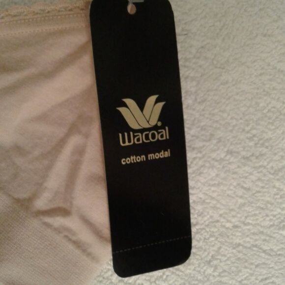 Wacoal Size 30 Bralette Beige Soft Cup Wireless Adjustable Straps Stretch NEW - Picture 7 of 7